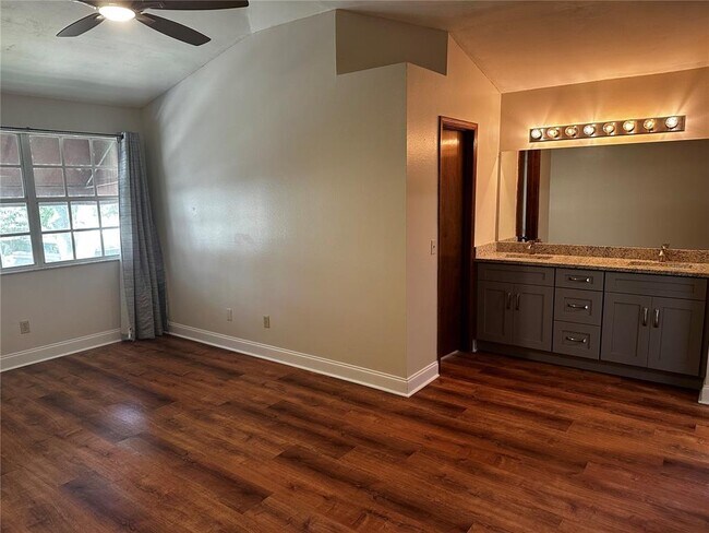 Building Photo - 14093 Trouville Dr