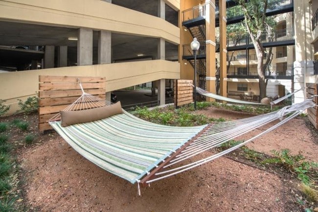 Building Photo - 2 bedroom in Dallas TX 75204