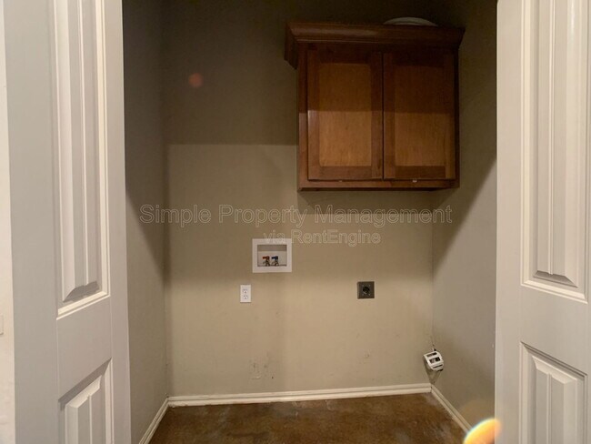 Building Photo - 14870 Gilbert St