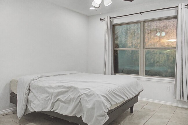 Building Photo - 4305 Alina Dr