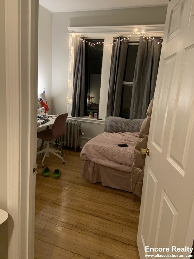 Building Photo - 38 Hemenway St