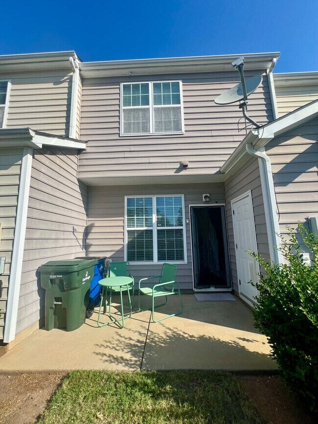 Building Photo - 832 Cupola Dr