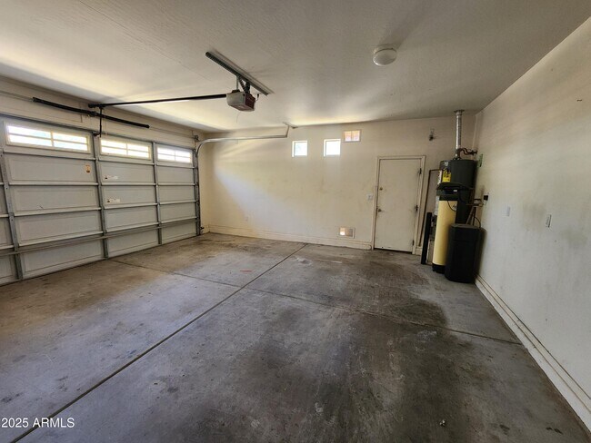 Building Photo - 18805 E Mockingbird Dr