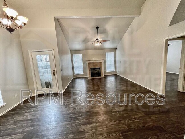 Building Photo - 307 Colony Dr