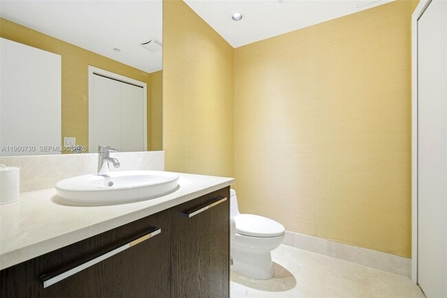 Building Photo - 17121 Collins Ave