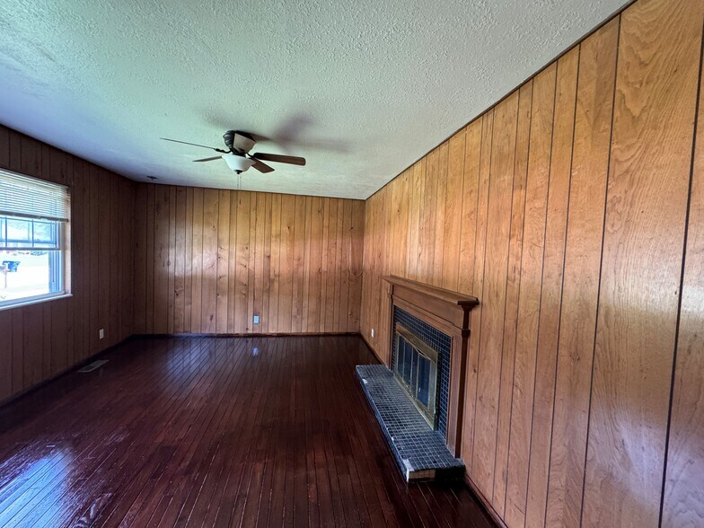 Building Photo - 1617 Somerset Shire Dr