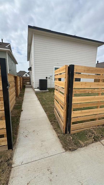 Building Photo - 379 Keefer