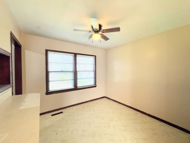 Building Photo - Cozy 3 bed 2 bath home with basement in Wichita