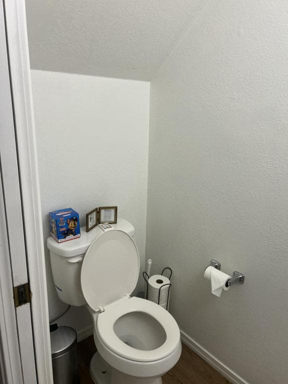 Building Photo - 2215 Poplar Dr