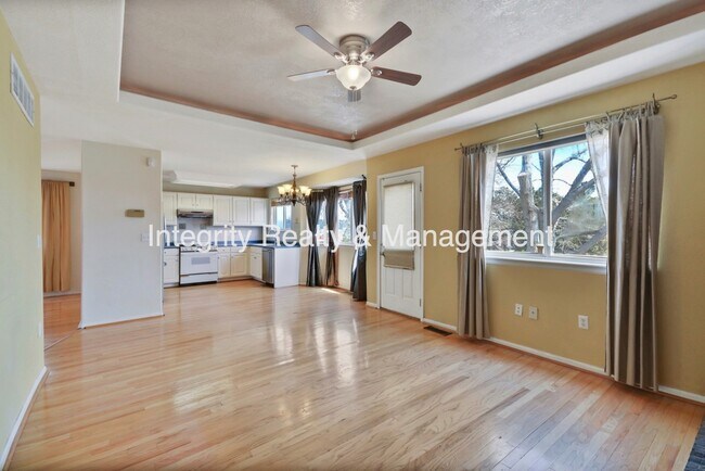 Building Photo - 4812 N Silverlace Dr