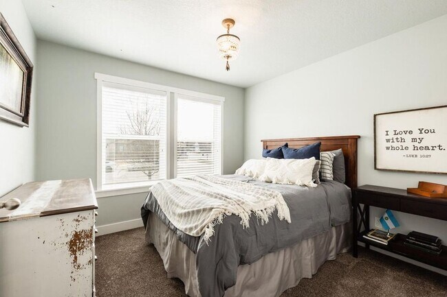 Building Photo - Aspen Pointe Heber Home