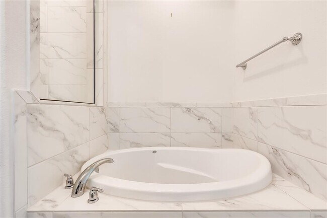 Building Photo - 5853 Bianca Dr