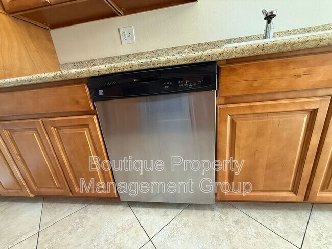 Building Photo - 1126 S Clifpark Cir