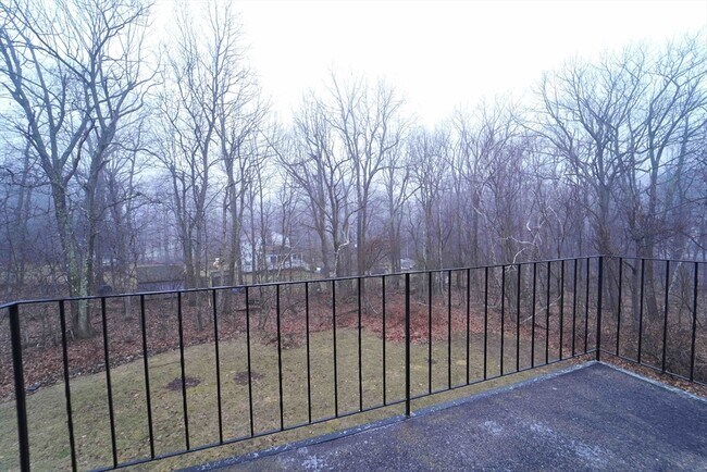 Building Photo - 176 Maple Ave