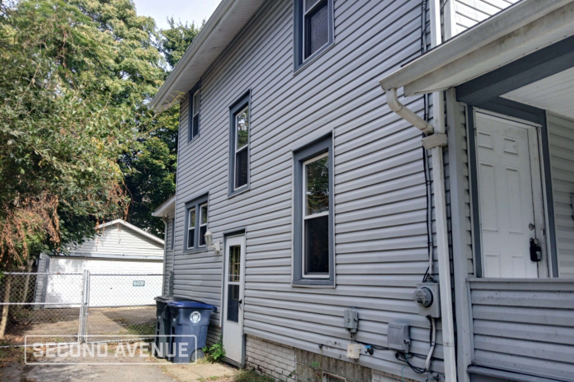 Building Photo - 1085 Delia Ave