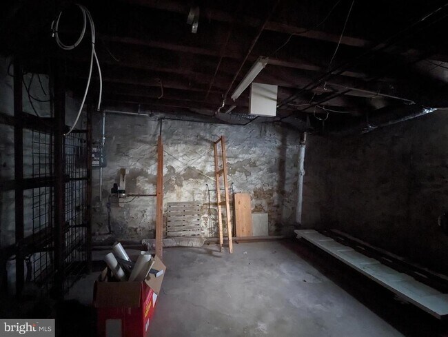 Building Photo - 6617 Quincy St