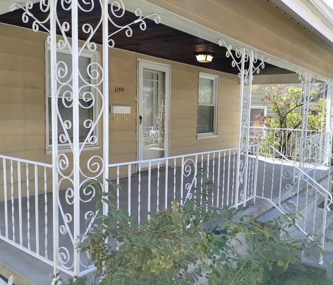 Building Photo - 1140 E Dayton St