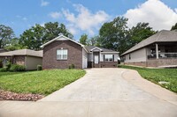 Building Photo - Pet Friendly Four Bedroom!