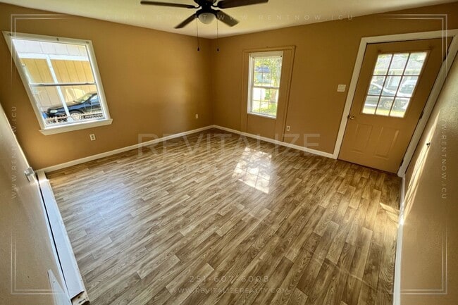 Building Photo - Newly Remodeled 3 Bd / 1 Ba in Moss Point