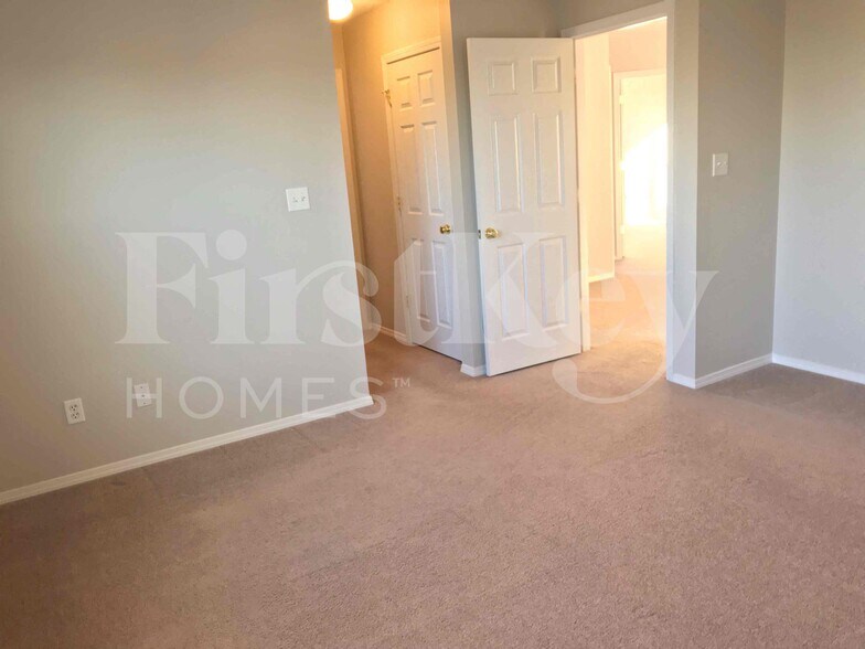 Building Photo - 2005 Briarridge Dr