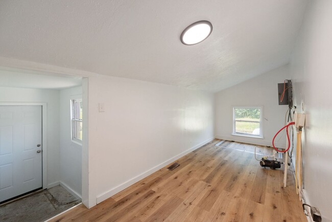 Building Photo - SHORT TERM RENTAL: Beautifully Renovated C...