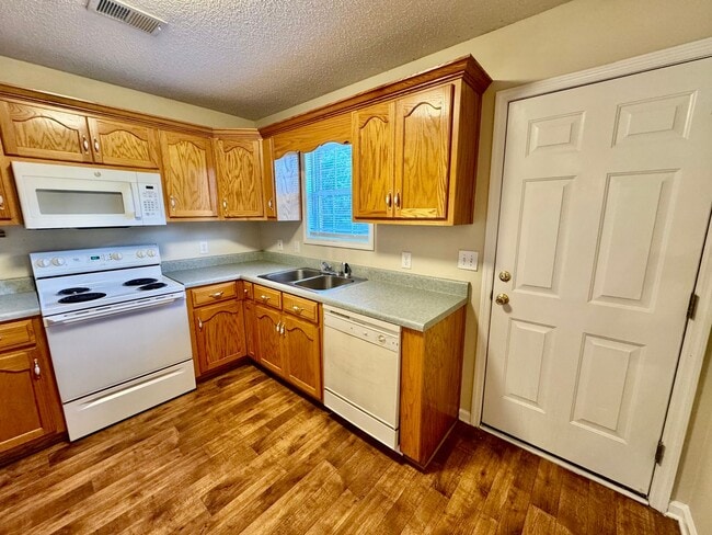 Building Photo - Quiet Country Duplex off Copeland Rd in To...