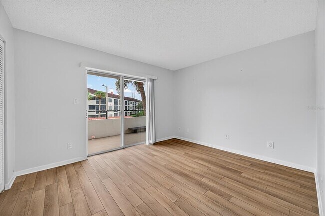 Building Photo - 2583 Countryside Blvd