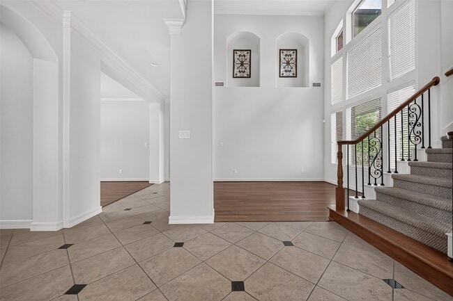 Building Photo - 8602 Two Sisters Ct