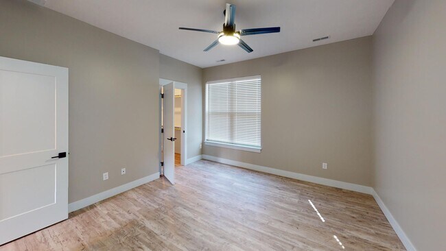Building Photo - Spacious 3-Bed Carriage House in the Heart of Prairie District