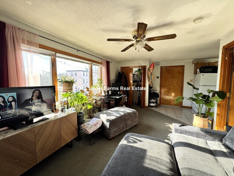 Building Photo - 10 Garfield Ave