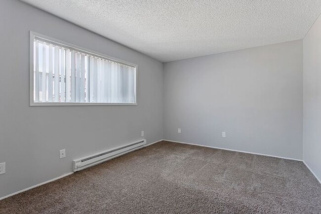 Building Photo - Amazing 3 bedroom available soon! Apply NOW!! 503-664-4101