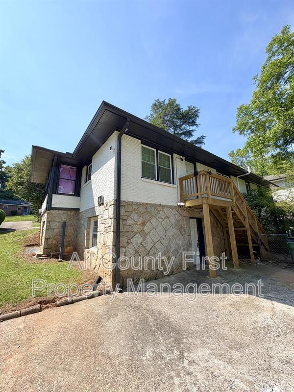 Building Photo - 1093 Fayetteville Rd SE