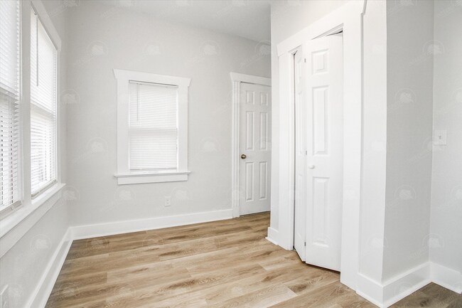 Building Photo - 812 Monroe Ave