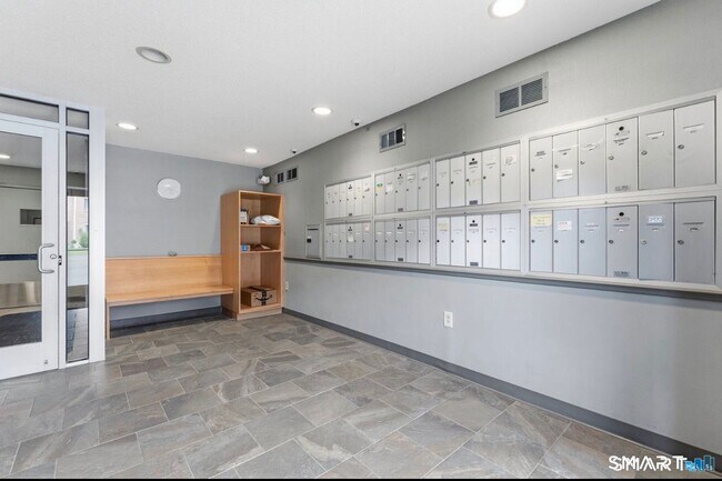 Building Photo - 2320 Harbor View Dr