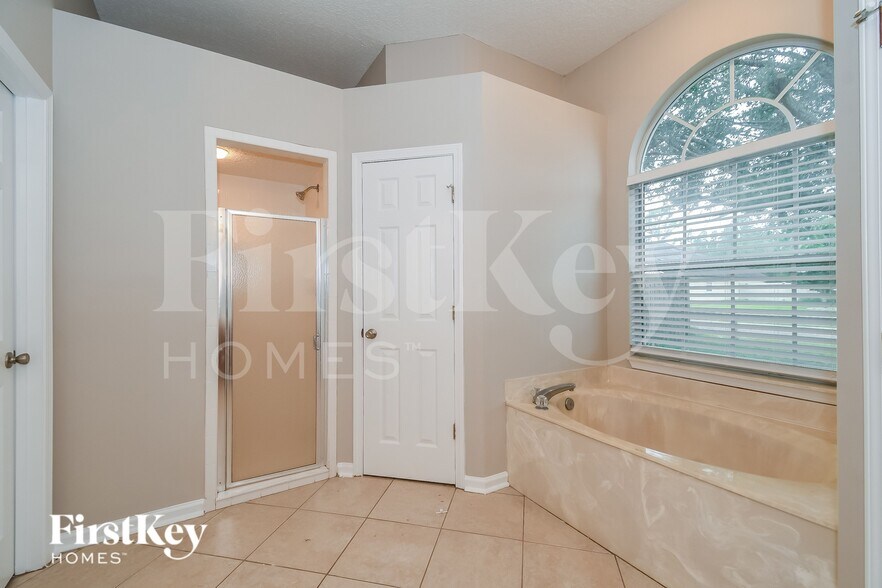 Building Photo - 14049 Red Rock Lake Dr