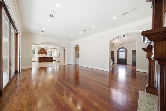 Building Photo - 5339 Tilbury Dr