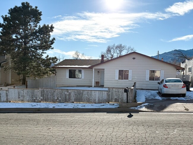 Building Photo - 2519 W Monument St