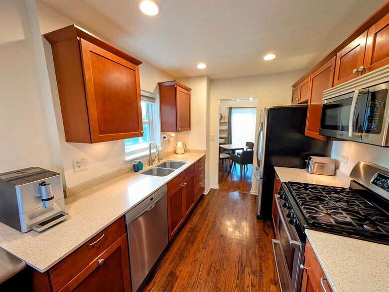 Building Photo - 630 Hibbard Rd