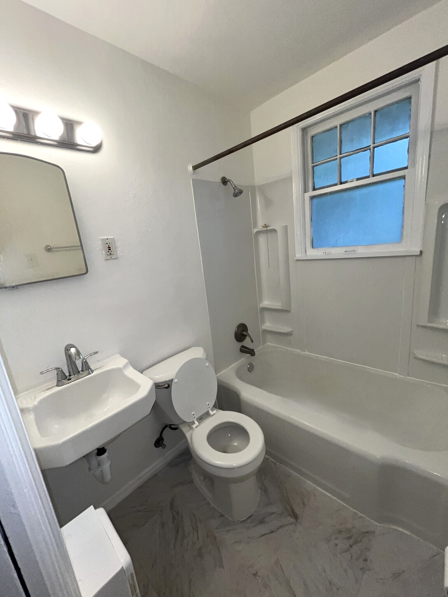 Building Photo - 1204 Yale Ave