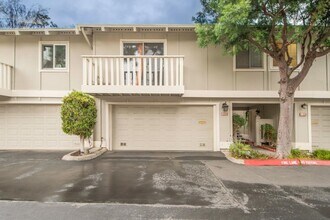 Building Photo - Beautiful Townhome in Northpoint Community in Cupertino!
