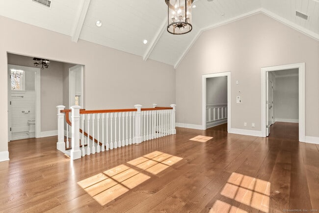 Building Photo - 386 Westover Rd