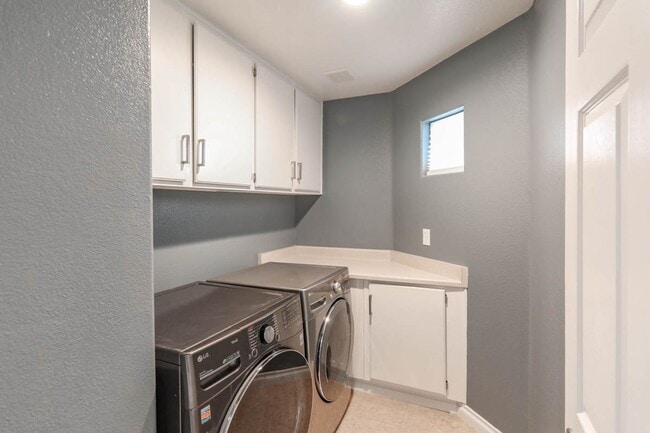 Building Photo - Beautifully Updated 3 Bedroom, Single Story North Las Vegas Home In Gated Community