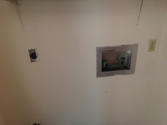 Building Photo - 3024 Courtney Ave