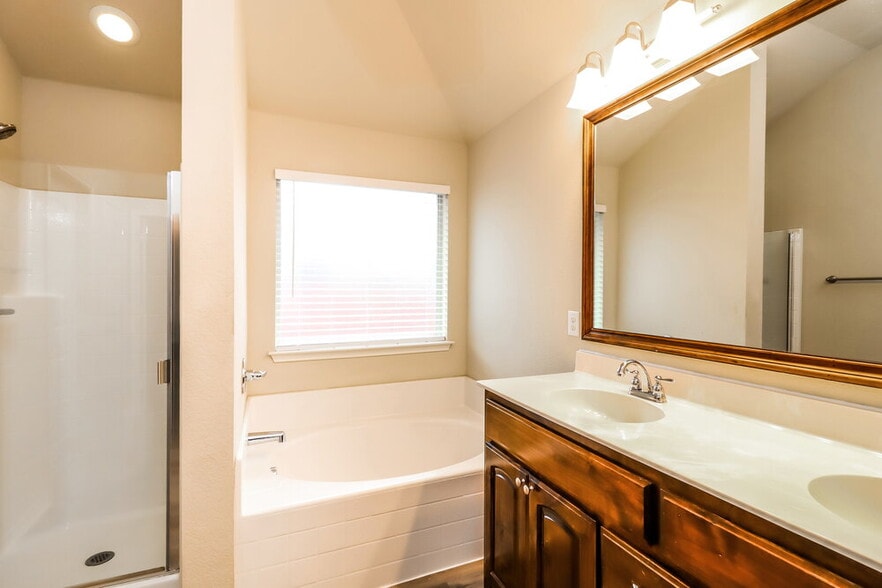 Building Photo - 160 Spring Hollow Dr