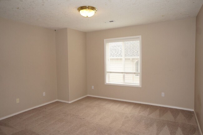 Building Photo - NW Portland Forest Heights Beauty. Flat backyard!