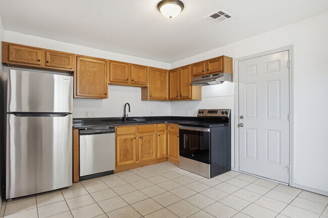 Building Photo - 1305 Bellevidere Dr