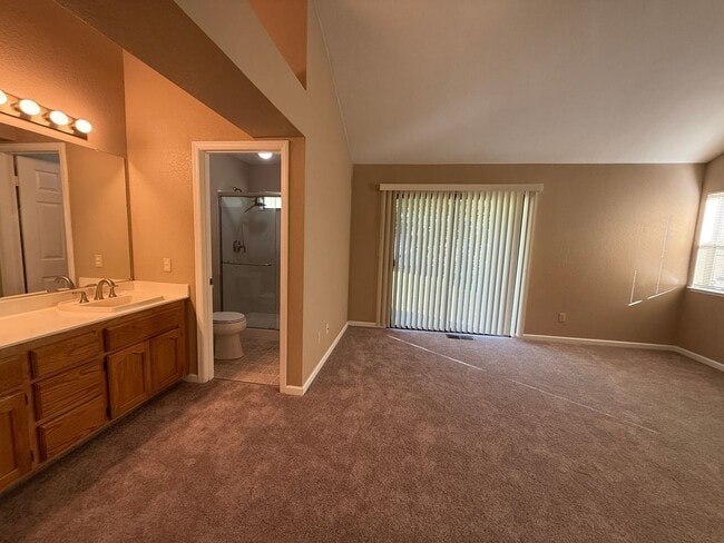 Building Photo - A Cute Single Quiet Court Home!