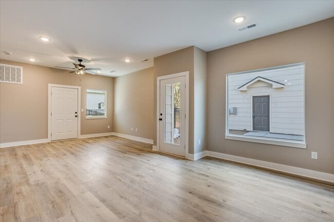 Building Photo - Edgewater Villa Baxter Plan