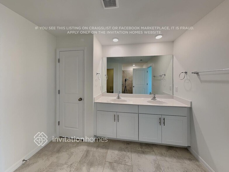 Building Photo - 4204 Palatina Way