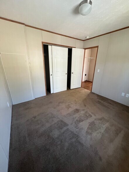 Building Photo - 1 Greenwood Dr